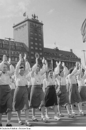 Teilnehmerinnen (MDKS) am Demonstrationszug