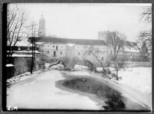 Amberg. Brücke "Stadtbrille" über die Vils gegen Stadtkirche St. Martin. Winteraufnahme