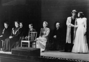 Hamburg. Deutsches Schauspielhaus. Spielstätte "Junge Bühne" Schauspieler während einer Aufführung des epischen Theaterstückes "Unsere kleine Stadt" von Thorton Wilder im Jahr 1946.