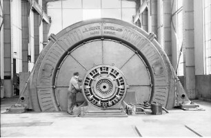 Eichholz: Kraftwerk, Generator von Süden, zentrisch gesehen