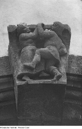 Schlußstein mit Relief