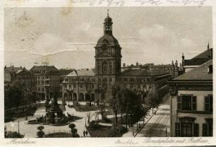 Paradeplatz mit Rathaus