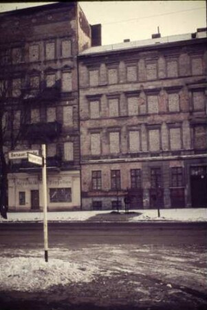 Vermauerte Grenzhäuser in der Bernauer Straße Ecke Wolgaster Straße