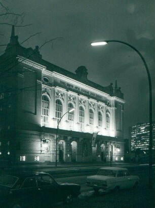 Theater des Westens bei Nacht