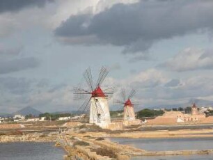 Salinen bei Trapani, Salzgewinnung aus dem Meer mit Hilfe von Windmühlen