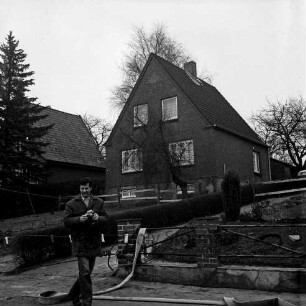 Ratzeburger Straße: Fotograf vor Wohngebäude
