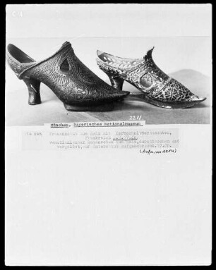 Frauenschuh, Damenschuh auf Unterschuh aufgeschraubt