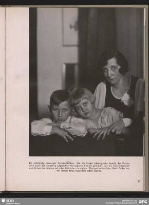[zwei Geschwister mit der Mutter]