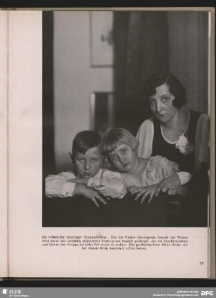 [zwei Geschwister mit der Mutter]