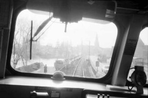 Konstanz: vom Führerstand: Rheinbrücke mit Münster