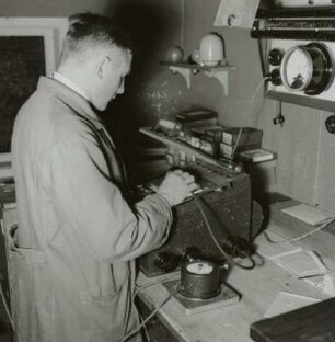 Sächsische Landesbildstelle, Walter Möbius am Kopiergerät, Fotothek, um 1937