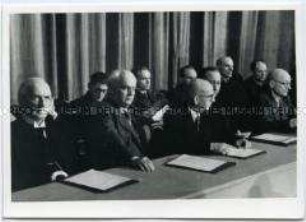 Wilhelm Pieck im Präsidium des Gründungskongresses des FDGB