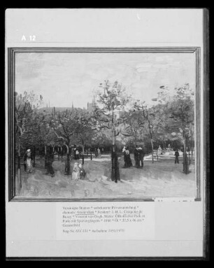 Öffentlicher Park in Paris mit Spaziergängern