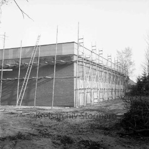 Schule Am Reesenbüttel: Volksschule: Schimmelmannstraße: große Turnhalle: in Bau: Außenansicht: mit Gerüst