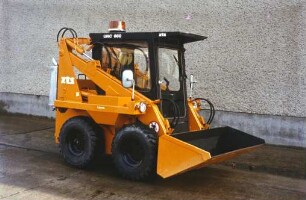 Universal - Frontlader UNC 060