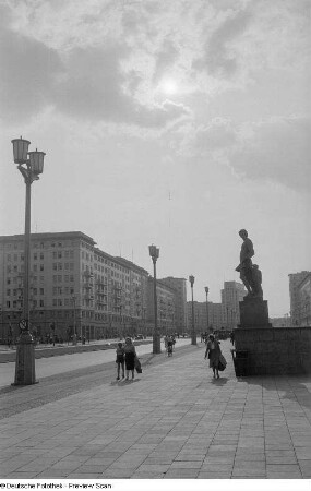 Teilansicht der Stalinallee