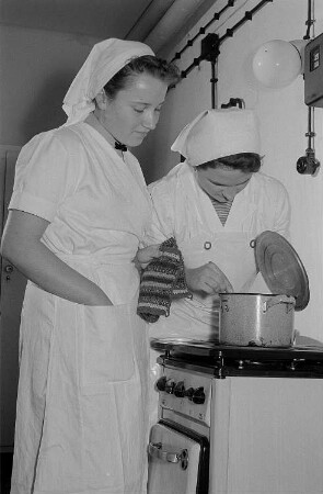 Auszubildende der Fachschule für Gastronomie in der Käthe-Kollwitz-Straße 48-50