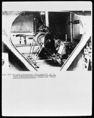 Blick in die Führergondel des Flugschiffs Do X, 1929