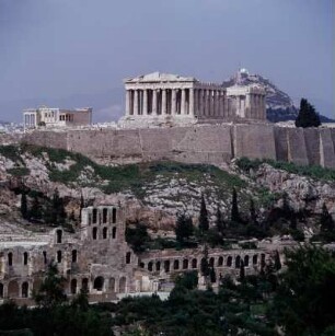 Athen, Akropolis mit Parthenon und Erechtheion sowie das Odeon des Herodes Atticus