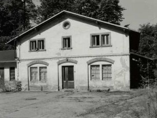 Liegau Augustusbad, ehemaliges Stallgebäude, Hofansicht mit Anbauten