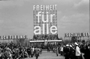 Berlin: "Freiheit für Alle", Transparent
