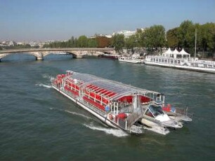 Ausflugsschiff auf der Seine, Paris