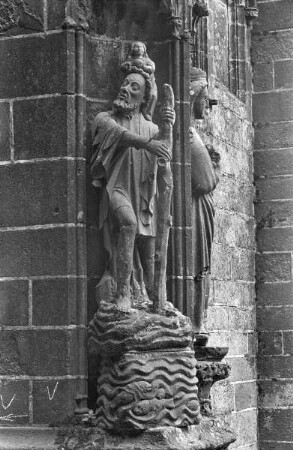 Portal der Heilig Kreuzkapelle, am rechten Außenpfeiler der Vorhalle: Heiliger Christophorus