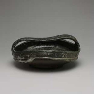 Ovale Schüssel mit breitem Henkel