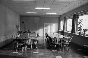 Inbetriebnahme des neuen, durch Anbau und Aufstockung entstandenen Mädchen-Clubheims der Arbeiterwohlfahrt in der Kronenstraße.