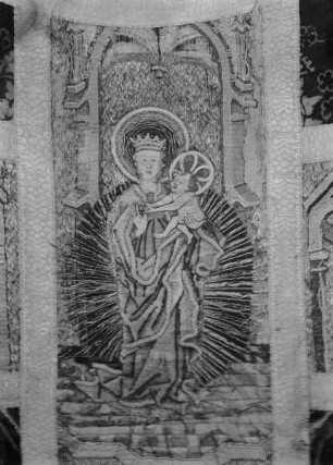 Messgewand — Gesickte Zipser Borte mit der Darstellung der Madonna
