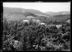 Schwarzburg. Blick von der Hirschtränke auf Schloss Schwarzburg