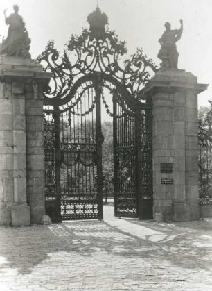 Würzburg. Residenz. Schmiedeeisernes Tor am Rennweg (J. G. Oegg)