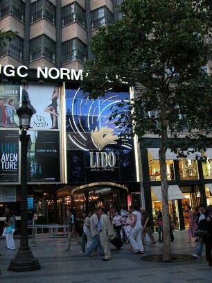 Premierenkino Lido, Champs Elysees, abends