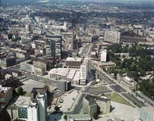 Luftaufnahme, Blick von Osten auf den Breitscheidplatz. Berlin-Charlottenburg, Budapester Straße, Nürnberger Straße