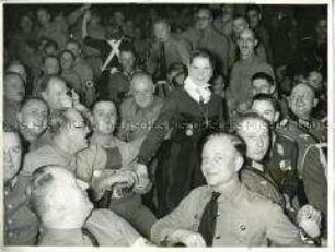 Eleonore Baur (Schwester Pia) bei der Feier zum 13. Jahrestag des Hitlerputsches