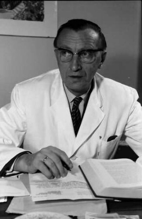Freiburg: Nervenklinik, Rektor der Uni 1961-62 Prof. Dr. med. Ruffin