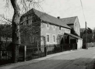 Medingen, Wohnhaus : Medingen (Kreis Kamenz), Wohnhaus, Ottendorfer Straße 5, um 1850, Straßenansicht mit Einfriedung
