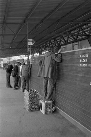 Fußballspiel KSC : Tennis Borussia Berlin im Wildparkstadion