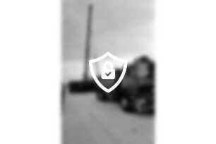 Bundesautobahn 1: zwischen Ahrensburg und Raststätte Buddikate, Richtung Norden: Verkehrsunfall: verunglückter Paketdienst-Lkw: dahinter Kran: vorn rechts Zugmaschine: 16. Oktober 1997