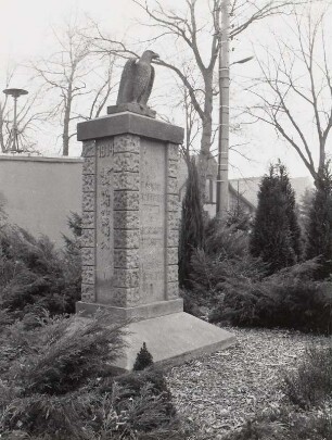 Denkmal für die Gefallenen des 1. Weltkriegs : Denkmal für die Gefallenen des 1. Weltkriegs. Sandstein (nach 1918). Bad Liebenwerda-Langenrieth
