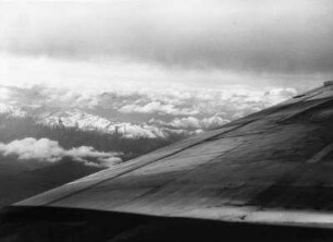 Blick auf die Alpen, aus der Serie 'Die Welt des Tabaks'