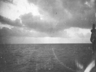 Blick vom Schiff auf offene See