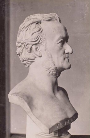 Kietz, Gustav Adolph: Büste Richard Wagner (1813-1883; Komponist). Bayreuth, Juli 1873. Gips; H. 62 cm. Fotografie von G. Güntzel, Dresden 1932. Dresden: Skulpturensammlung