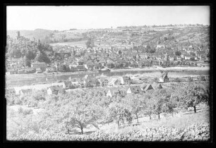 Blick auf z.T. Kreuzwertheim, Mainufer bis Mainspitze, Wartberg mit Kaserne