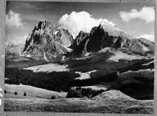 Dolomiten: Langkofel mit Plattkofel, von der Seiseralm