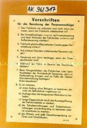 Tafel: "Vorschriften für die Benutzung der Personenaufzüge"