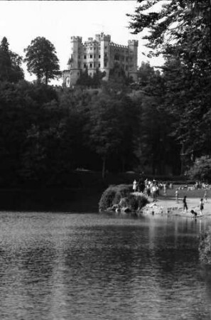 Hohenschwangau: Touristen am Alpsee