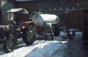 Fotografie: Gülleausbringung, Güllefass, Pumptankwagen, Schneekette