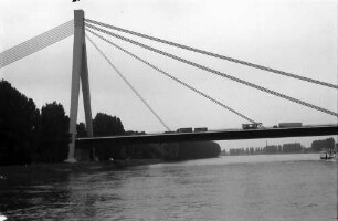 Speyer: Pylon der Autobahnbrücke bei Speyer