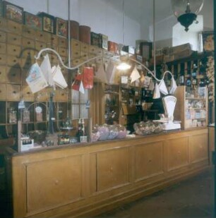Lohr a. Main. Spessartmuseum. Alter originaler Kaufmannsladen in der Eingangshalle